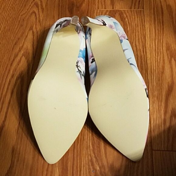 JustFab Mickey heel floral shoes Sz. 7.5 NWOB - Picture 6 of 6